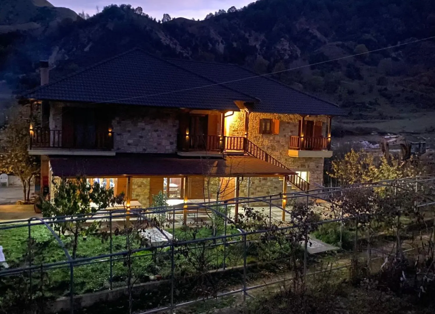 Bujtina Hader Xhebro Hostel Tepelene